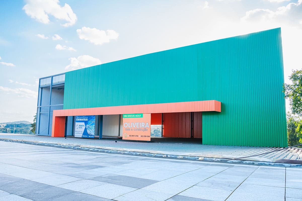 Estrutura metálica finalizando com foco em durabilidade e eficiência