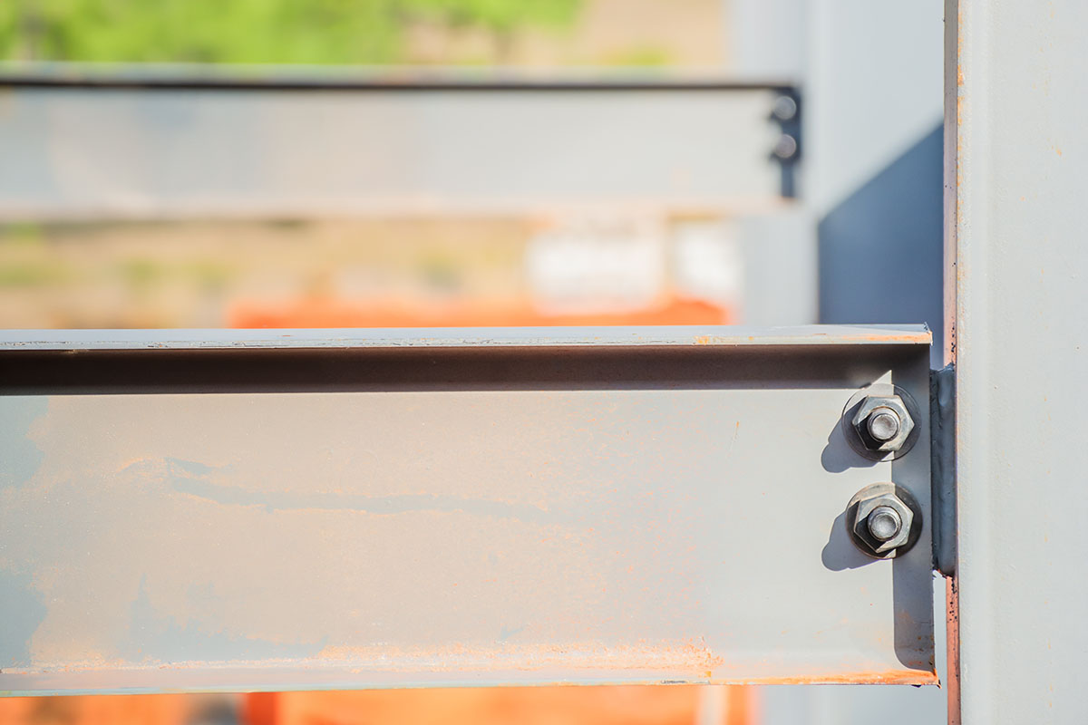 Detalhe de ligações estruturais em aço